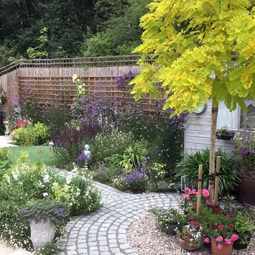 informal small garden paving design